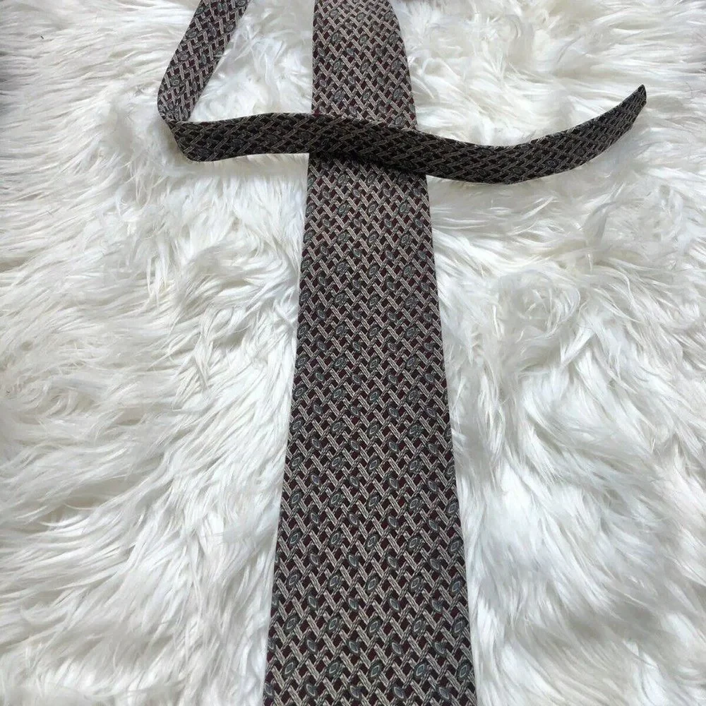 Claiborne Men's Gold and Maroon Patterned Tie